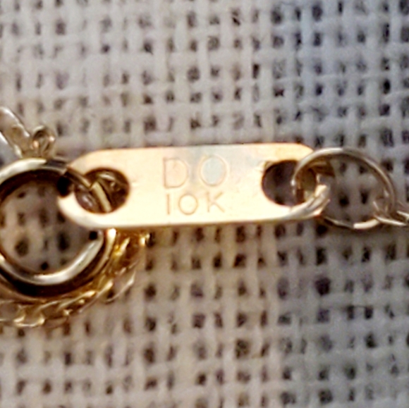 Dainty Beautiful Vintage 10K Garnet Necklace - Picture 2 of 7